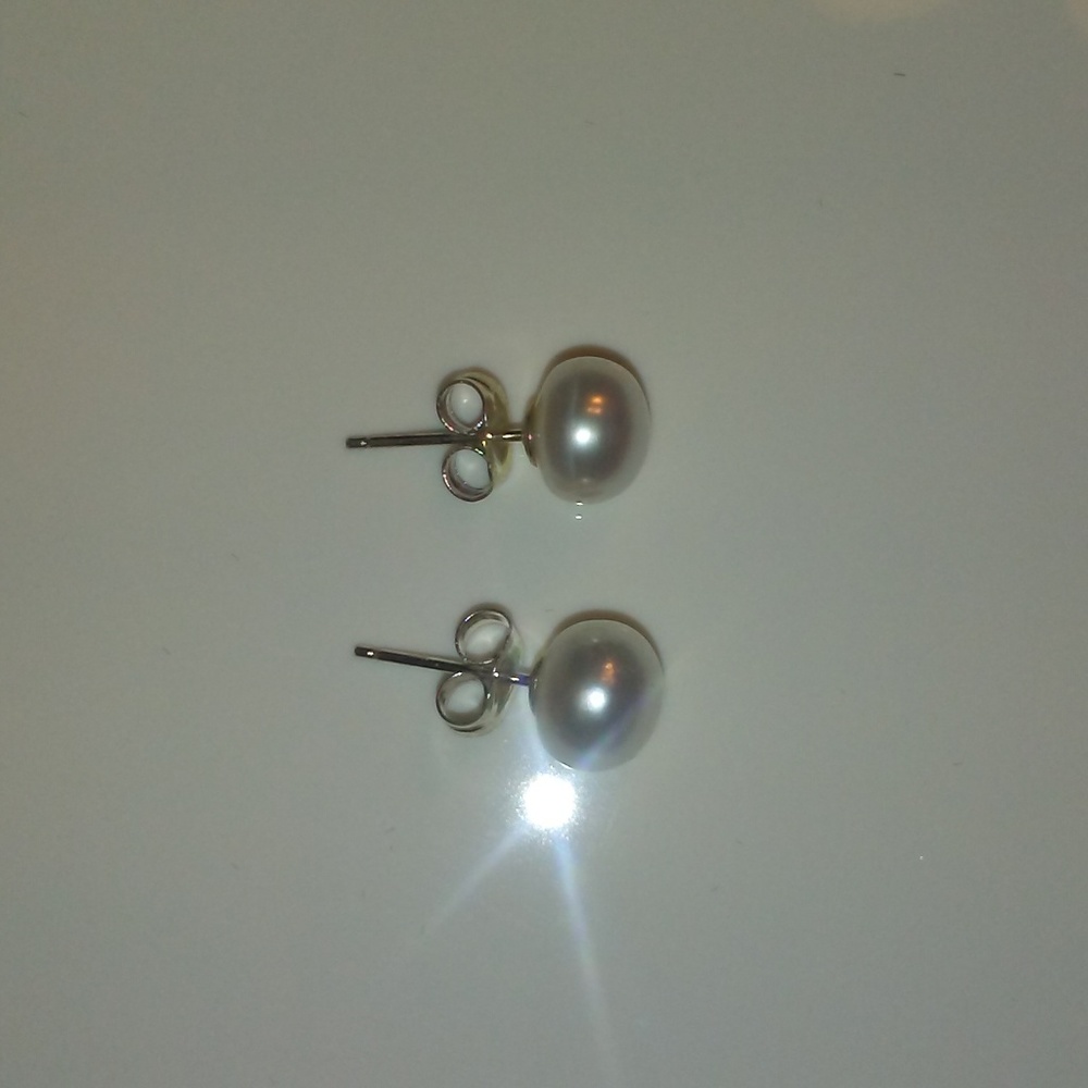7 mm Wht Real Pearl Earrings  Sterling Silver Post